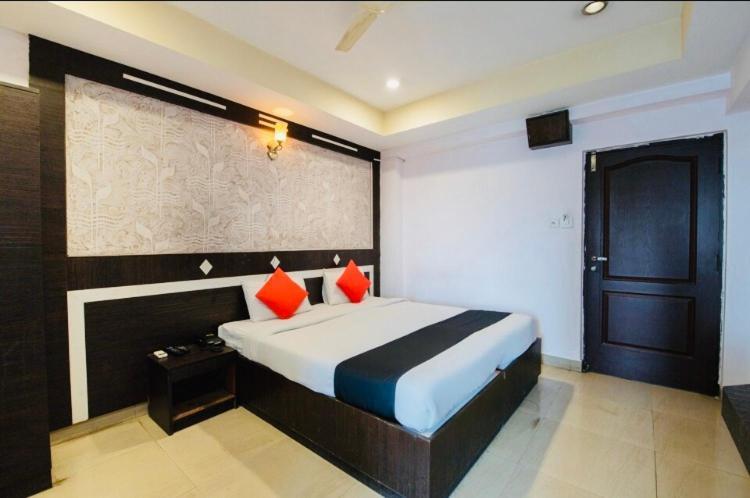 Seasons Residency Hotel Бангалор Екстериор снимка